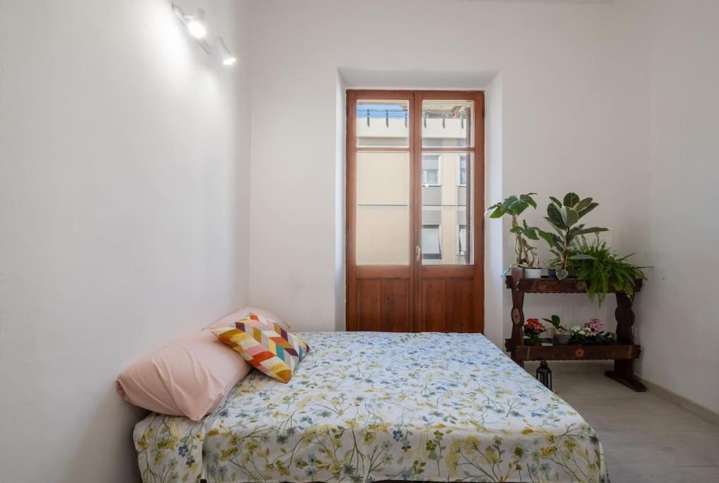 Ferienwohnung Casa Ofride -Centro-Poetto 10 Min-Wi-Fi-Netflix Cagliari Exterior foto